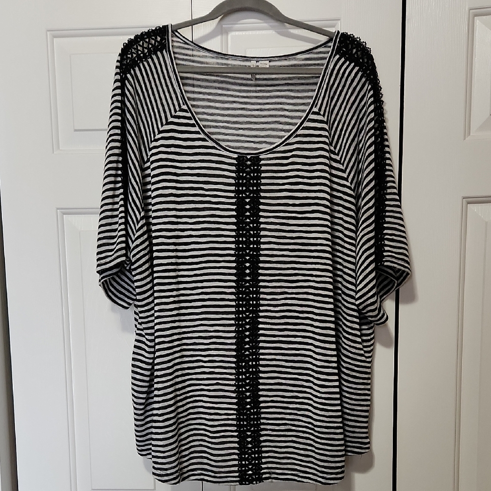 Chic Striped Women's Tunic in Black and White